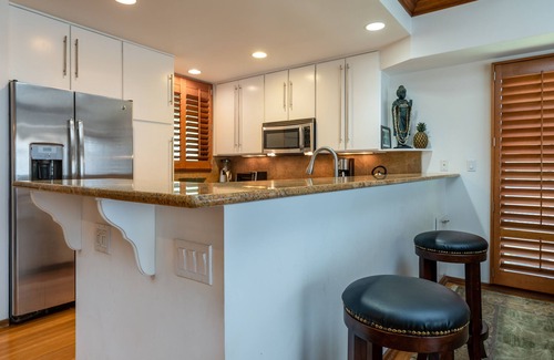 Wailua Condo | Spacious 2BR | Saltwater Pool | Walk to Restaurants | No Fees