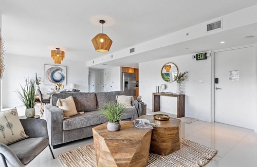 Bay Harbor Islands Apartment | Spacious 2BR, 2.5BA Apartment | Bay Harbor Islands Family-Friendly Stay