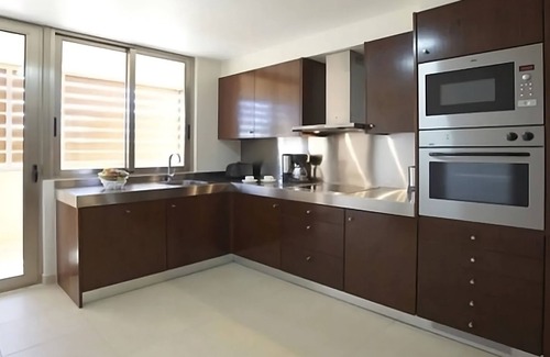 Salgados House | Spacious 2BR Villa Minutes to Salgados Beach! Private Pool, Terrace, and Kitchen