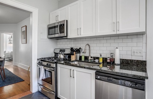 Detroit Apartment | Spacious 3-Apartment Bundle – Ideal for Groups!