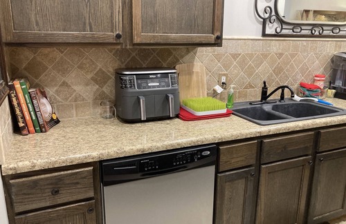 Athens Condo | Spacious 3 bed 2 bath condo close to Memorial Park, Five-points, & UGA in Athens