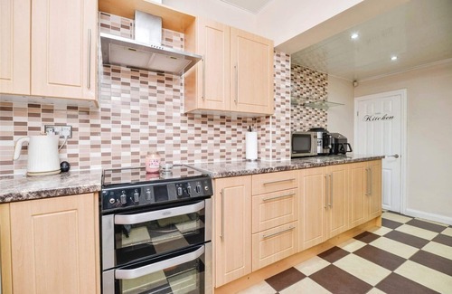 Middlesbrough House | Spacious 3 Bed 2 Baths Free WiFi Central Location