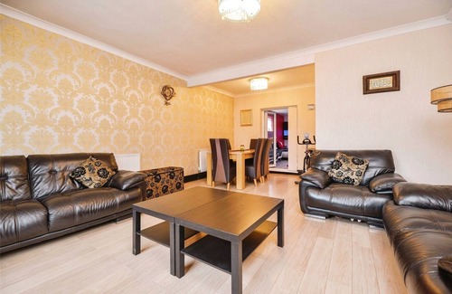 Middlesbrough House | Spacious 3 Bed 2 Baths Free WiFi Central Location