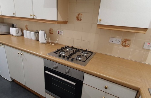 Broughty Ferry Apartment | Spacious 3 bed apartment with parking, right in centre of Broughty Ferry!