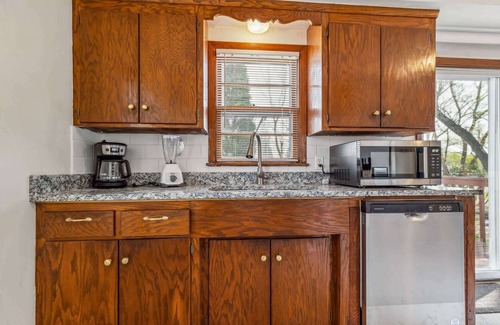 Crystal Apartment | Spacious 3-Bed Loft Home, Private Deck & Fire Pit