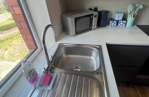 Wallasey Apartment | Spacious 3-Bed Seaside Retreat – Walk to Beach, Sleeps 6, Free Parking