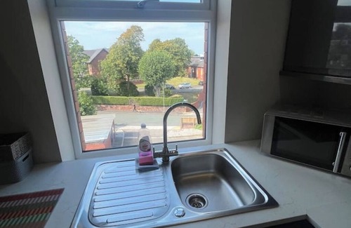 Wallasey Apartment | Spacious 3-Bed Seaside Retreat – Walk to Beach, Sleeps 6, Free Parking