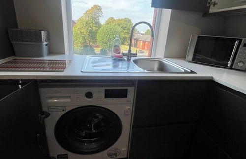 Wallasey Apartment | Spacious 3-Bed Seaside Retreat – Walk to Beach, Sleeps 6, Free Parking