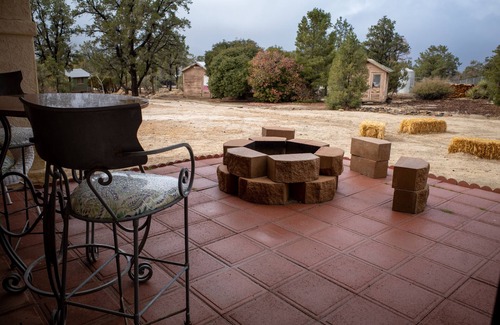 Pinyon Pines House | Spacious 3-bedroom mountain villa with fireplace