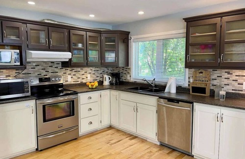 Bobcaygeon House | Spacious 3-Bedroom Main House in Bobcaygeon #12