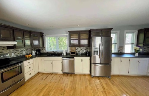 Bobcaygeon House | Spacious 3-Bedroom Main House in Bobcaygeon #12