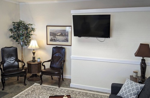 St. Anthony Apartment | Spacious 3-bedroom vintage apartment in charming Saint Anthony