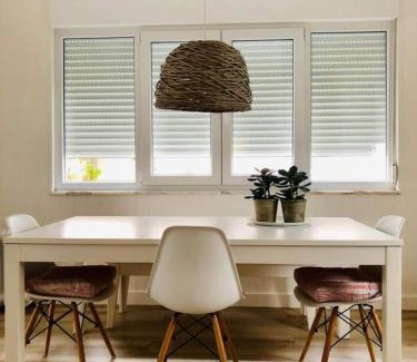 Palhais Apartment | Spacious 3 Bedroom Apartment 20 Min To Lisbon