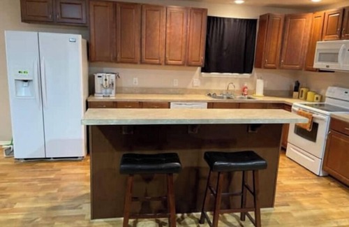 Kilgore House | Spacious 3 bedroom barndominium at the Speedwaynn