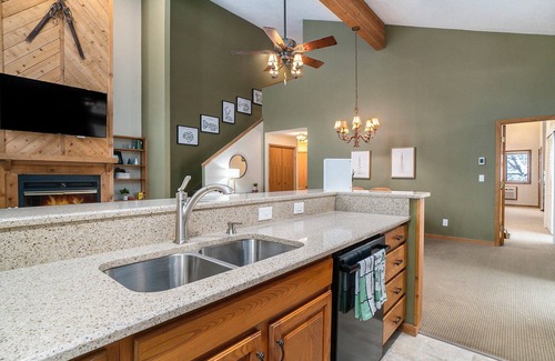 Mancelona Condo | Spacious 3 Bedroom Condo @ Schuss Mountain seconds from the ski lifts and golf!