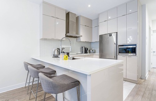 Pointe-Saint-Charles Apartment | Spacious 3-bedroom duplex just steps from Griffintown.