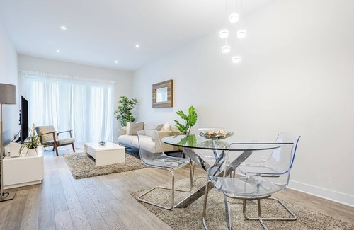 Pointe-Saint-Charles Apartment | Spacious 3-bedroom duplex just steps from Griffintown.