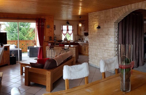 La Toussuire Apartment | Spacious 3-Bedroom Duplex for 9 with Mountain Views, Near Ski Lift and Private Parking