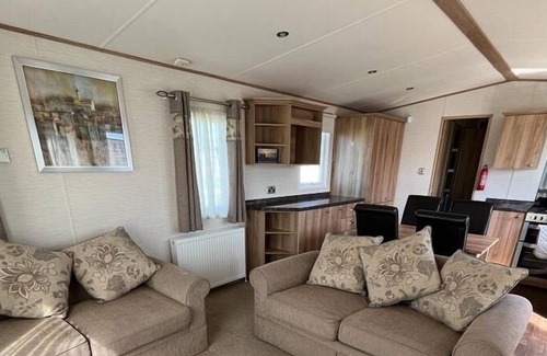 Selsey House | Spacious 3 bedroom caravan close to embassy (entertainment hub), beach and play areas.