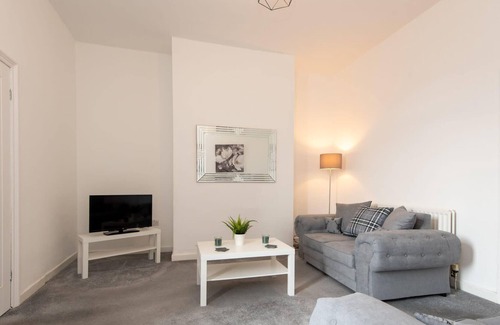 Sunderland House | Spacious 3-Bedroom Home, Newly Renovated, Sleeps 5