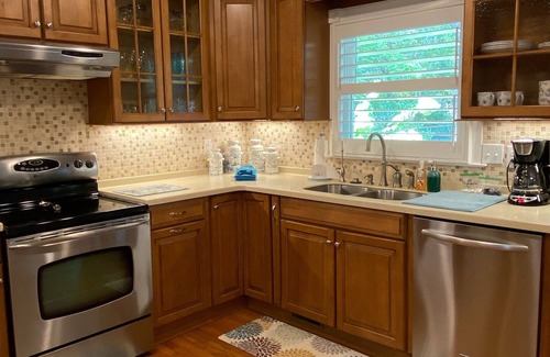 Southport House | Spacious 3 bedroom House with screen porch .6 mile from downtown Southport, NC