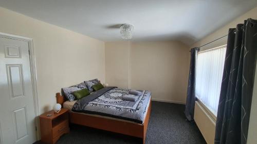 Birmingham Apartment | Spacious 3-bedroom home in Birmingham with driveway parking