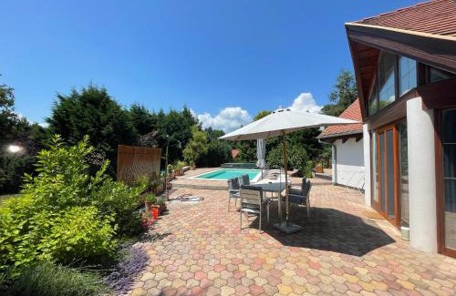 Szigliget Villa | Spacious 3 bedroom house with heated pool