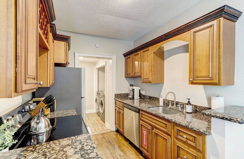 Sports Complex Apartment | Spacious 3-bedroom duplex in downtown Jacksonville-5 minute walk to the stadium