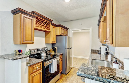 Sports Complex Apartment | Spacious 3-bedroom duplex in downtown Jacksonville-5 minute walk to the stadium