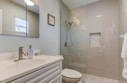 Tarpon Springs House | Spacious 3 Bedroom PET FRIENDLY!- Close to beach!