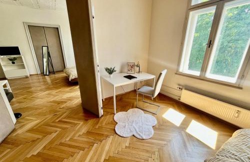 Klagenfurt am Woerthersee Apartment | Spacious 3 Bedroom with Free Parking