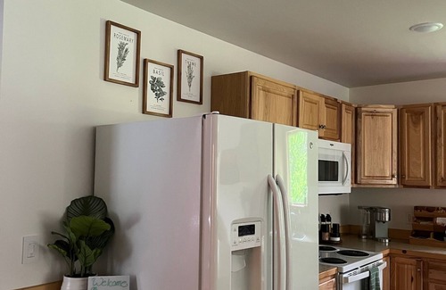 Bear Creek Apartment | Spacious 3‑BR Apartment in Seward - Harbor & Glacier Access