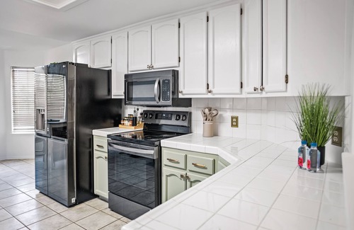 Merced House | Spacious 3 BR Casa near UC Merced with Pool