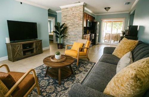 Pompano Beach House | Spacious 3 BR Gem Near Beach Sleeps 10 Pompano Beach