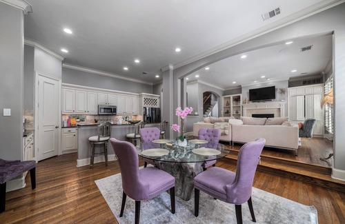 Oak Lawn House | Spacious 3 lvl DallasTownhouse close to Uptown, Downtown, Highland Park, SMU