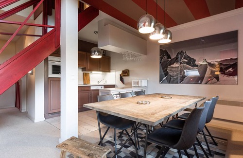 La Clusaz Apartment | Spacious 3-star apartment near slopes, WIFI, 9-10 ppl