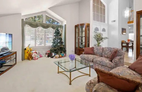 Thousand Oaks House | Spacious 3406 sq.ft & Cozy 5bd/4bth&pool/jacuzzi