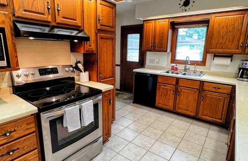 Eau Claire House | Spacious 3BR/2BA Gem Close to Downtown