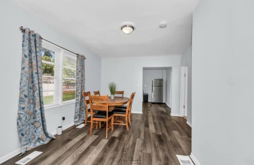North Chicago Apartment | Spacious 3BR Apartment Near Navy Base Six Flags and Casino.