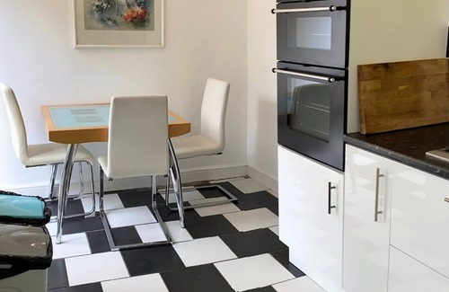 Warrington House | Spacious 3BR Family Home in Warrington | Free Parking&WiFi | Contractors Welcome