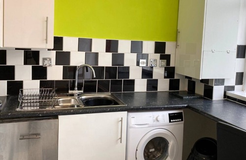 Warrington House | Spacious 3BR Family Home in Warrington | Free Parking&WiFi | Contractors Welcome