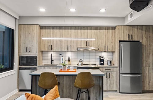 Navy Yard Hotel | Spacious 3BR Haven w/Kitchen & Rooftop | Steps from Top Museums & Hotspots