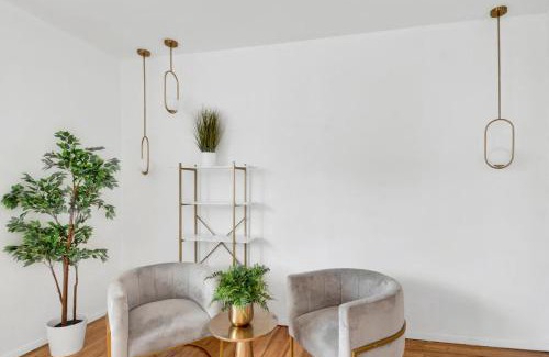 Southeast Yonkers House | Spacious 3BR Luxe Escape near NYC