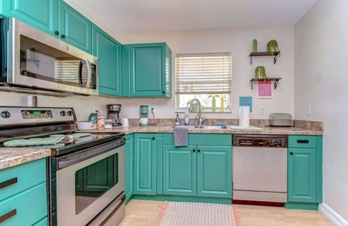 Trailer Estates Apartment | Spacious 3BR Near IMG – Great for Teams & Families