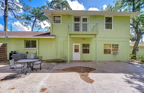 Trailer Estates Apartment | Spacious 3BR Near IMG – Great for Teams & Families