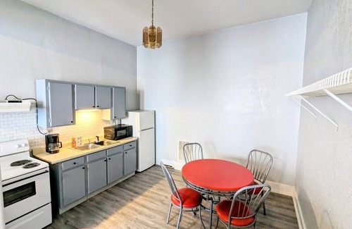 Robinson Apartment | Spacious 3BR on the Square