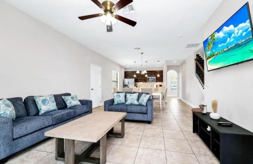 Haines City House | Spacious 3BR plus Den with Pool, Near Disney and More
