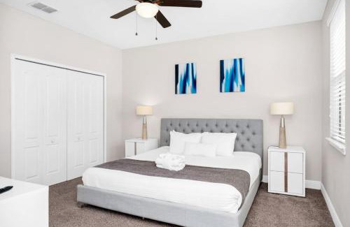 Haines City House | Spacious 3BR plus Den with Pool, Near Disney and More