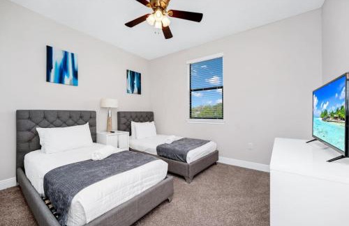 Haines City House | Spacious 3BR plus Den with Pool, Near Disney and More