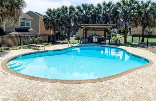 Northwest Corpus Christi Apartment | Spacious 3BR Retreat with Pool & Prime Location
